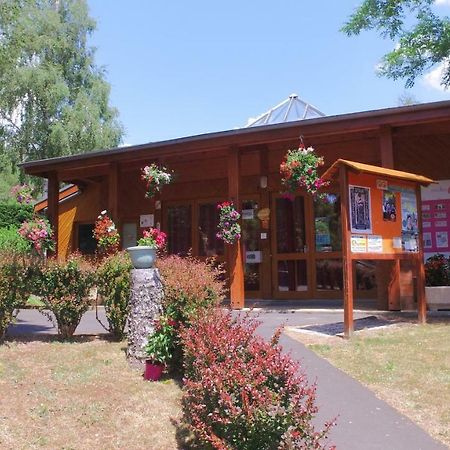 Hotel Vvf Aubrac Chaudes-Aigues Esterno foto
